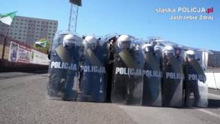 Ćwiczenia policji na stadionie