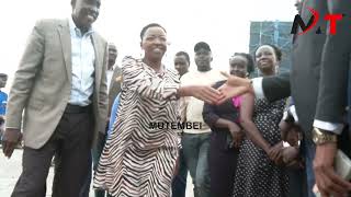 RUTO GETS HAPPY AS FIRST LADY RACHEL VISITS FLOODS VICTIMS IN KAJIADO!!