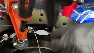FFR Mk5 Wilwood brakes rotor and hat lockwire time lapse.