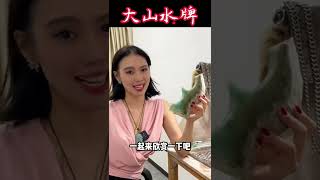 (1)800完成HZ大哥的心愿，这样的阳绿大山水牌你们喜欢吗？#翡翠 #翡翠玉 #翡翠挂件 #翡翠吊墜