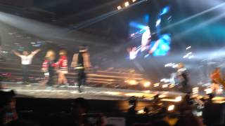 YG Family in Singapore 2014 Lee Seung Hoon falls off stage