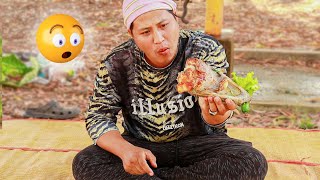 Stir -fried crocodile with holibasil- ក្រពើឆាក្តៅជាមួយម្រះព្រៅ មិនមានក្លិនឆ្ងាប រស់ជាតិឆ្ងាញ់