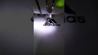 Bordando Logo Adidas