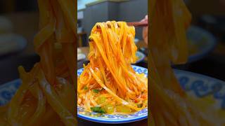 Shaanxi Liangpi, 6 yuan a bowl, the chili oil is so fragrant #streetnoodles