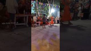 The pot-smashing game: The monk ran away!