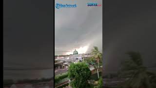 Angin Puting Beliung Ngamuk di Driyorejo, Sejumlah Atap Bangunan Sekolah Rusak