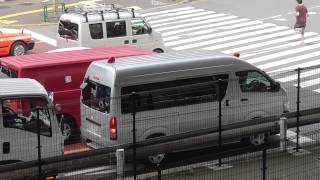 パトカー（ハイエース）緊急走行 取り締まり！ほぼ覆面ｗ気付かずに目の前で違反→ロックオン→追尾まで！patrol car Police Car