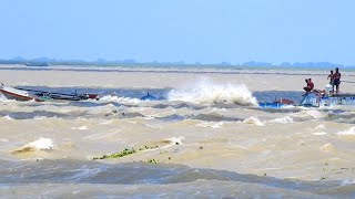 চাঁদপুরে তিন নদীর মোহনায় প্রবল স্রোতের কবলে বালুবাহী বাল্কহেড |Bulkhead cargo in strong currents