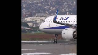 大阪国際空港を発着する飛行機を千里川土手から見る　＃shorts ＃Japan＃Osaka ♯Itami #airport  ＃airplane