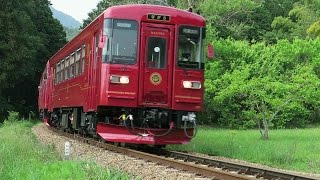 長良川鉄道　観光列車「ながら」緑に映えるロイヤルレッド