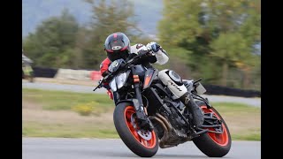 KTM 790 Duke vs Yamaha R1