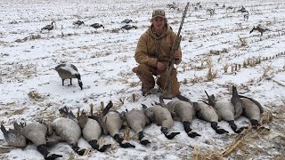 Epic two man while goose hunting in a BLIZZARD!