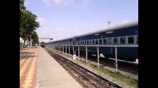 IRFCA - Rarely captured Bhuj Rly Stn..Grand entry of 19131 Bandra Bhuj Kutch Express