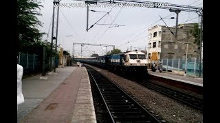 Banglore Hyderabad(Kacheguda) Daily Superfast Express Honks Yakutpura.