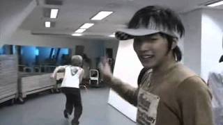 Eunhyuk and Sungmin playing around XD