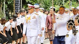 ในหลวง-ราชินี  เสด็จฯ ไปทรงวางพวงมาลาถวายราชสักการะฯ เนื่องใน “วันมหิดล” ณ โรงพยาบาลศิริราช (1)