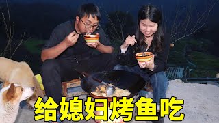 媳妇儿想吃鱼，冬宝买一条无刺的鱼清炖，软烂入味香的很！【湘西冬宝】