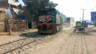 *1ST SEHWAN SPECIAL TRAIN departure Sukkur Railway station**4 Greenline Economy coaches*