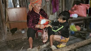 The old lady fell and broke her arm, Khai came to visit her at night, and received a meaningful gift