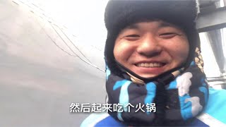 北漂外卖小哥下雪天其实也不想去上班，也想睡觉起来吃火锅，想想都美