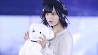 欅坂46平手友梨奈、赤シースルー×穴あきダメージ黒パンツ　パンツから網タイツちらり　「ガールズアワードS／S」