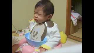 離乳食 オエッ 赤ちゃんおもしろ動画