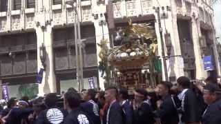 東京　新宿　花園神社　大祭　町内神輿　連合渡御　新宿三丁目　２０１３．５．２６　hanazono-jinjya sinjyuku3chome mikoshi