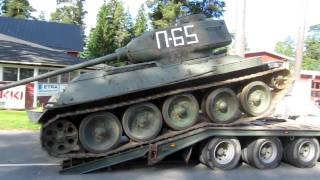 Unloading T-34 at Parola Armour Museum 22. june 2010