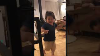 【我が家の子供たち】謎のダンス💃🕺