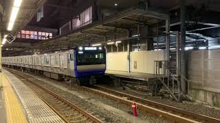 JR品川駅13番線/15番線を通過.発車する列車。