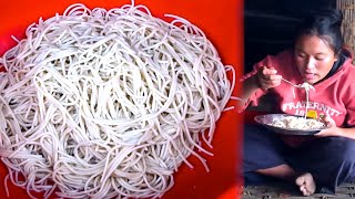 Village noodles cooking and having in Pastoral Nepal || Jina is enjoying noodles