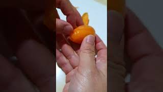 How to eat loquat 枇杷 (Pípá) #shorts