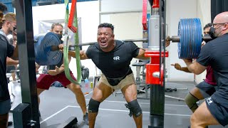 DESTROYING MY QUAD DURING A HUGE SQUAT