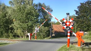 Spoorwegovergang Balen (B) // Railroad crossing // Passage à niveau