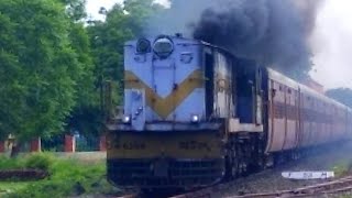 emitting a lot of smoke 09292 Amreli 🔁 Veraval meter gauge train departed from Amreli.