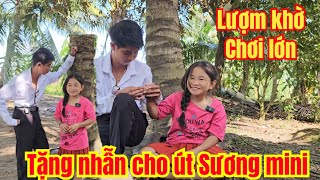 Lượm Khờ Dẫn Út Sương Mini Ra Vườn Tặng Quà Song Ca Cực Vui...