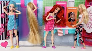 barbie gemelas rutina de escuela con uniformes