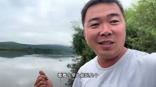 乌苏里江又涨水海杆鱼口不好，试着用毛钩钓，没想到有意外收获