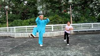 Tai Chi Master - 黃師傅與孫女—8式太極拳