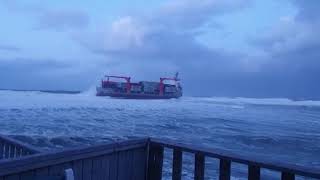 DEITA.RU Ураган выбросил судно на берег в Приморье
