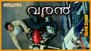 Allu Arjun Emotional Bus Fight Scene  | Varan Malayalam Dubbing Movie  |  Arya | Bhanu Mehra
