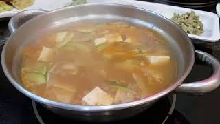 보글보글 지글지글 끓여지는 된장찌개 Korean traditional soup