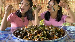 Fried Snails With Cream Coconut , Peanut.  ឆាខ្យងខ្ទិះដូងសណ្តែកដី