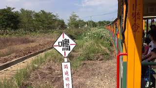 (4K) 烏樹林糖廠德馬牌柴油機車146號牽引觀光五分車沿途風景