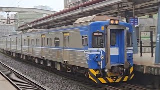 4208次樹林發車經由宜蘭線開往蘇澳的EMU505+EMU520區間車，和221次花蓮發車經由北迴線開往樹林的EMU3000型十二輛編組EMU3008皮蛋豆腐騰雲號紅色帶新城際自強號列車