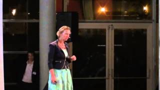 How to give feedback | Lia Voerman | TEDxCorlaerCollegeED