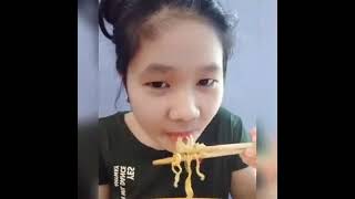 PEDASNYA DOUBLE || MUKBANG MIE DAN SOSIS PEDAS