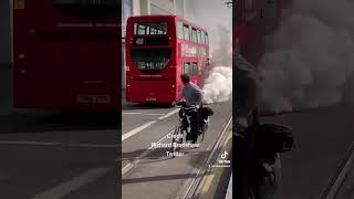Clouds of smoke billow from London bus in Croydon #news #shorts #london #viral
