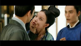 Female lead falls into enemy's hands, at a critical moment, the useless prince rescues her again.