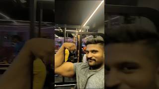 Las pose😁💪 athu main ahnu#biceps #foodplaces #minivlog #trending